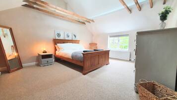 4 bedrooms, iron/ironing board, travel cot, free WiFi