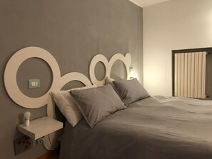 1 bedroom, iron/ironing board, WiFi, bed sheets - Open space in the center a few steps from the sea (Pescara)