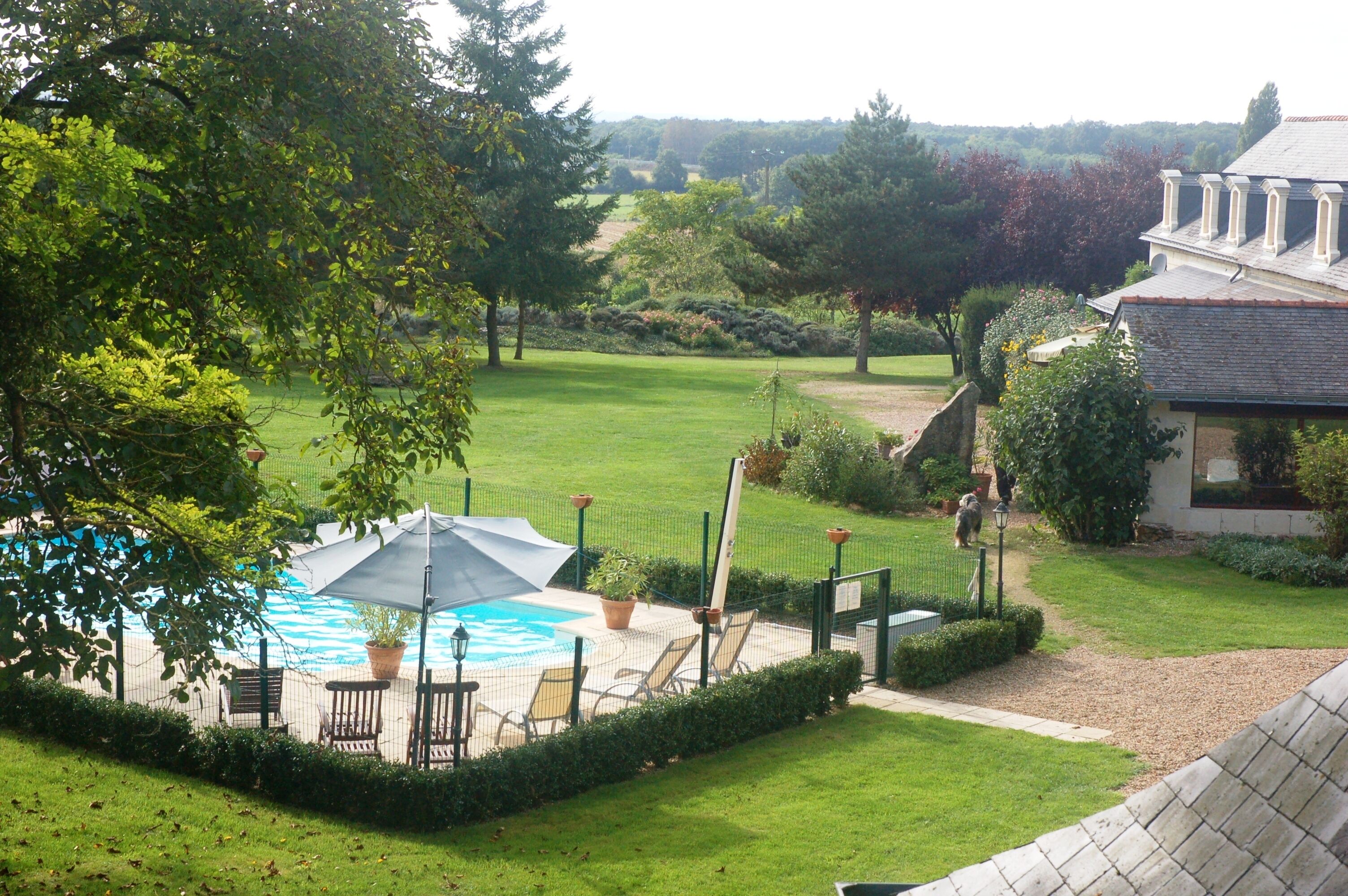 Utendørsbasseng og et oppvarmet basseng