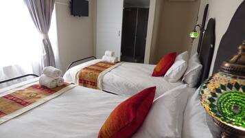 Phòng đôi hoặc 2 giường đơn, phòng tắm riêng | Minibar, màn/rèm cản sáng, bàn ủi/dụng cụ ủi quần áo