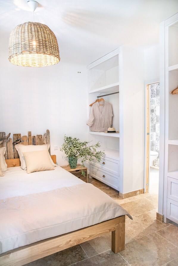 1 bedroom, free WiFi, bed sheets