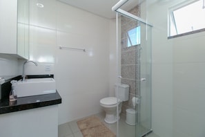 Appartamento, 2 camere da letto | Bagno | Doccia, asciugamani