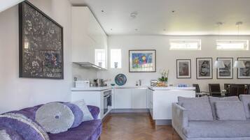 Apartment | Living area | Flat-screen TV