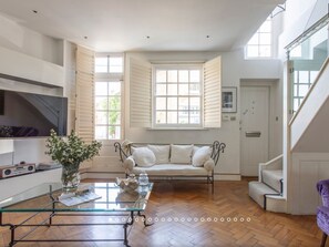 Apartment | Living area | Flat-screen TV - 3-Bedroom Mews House with Optional Parking (London)