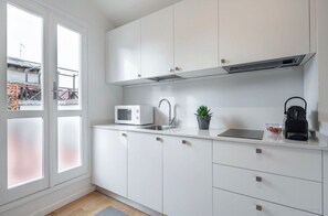 Geladeira, micro-ondas, fogão, cooktop