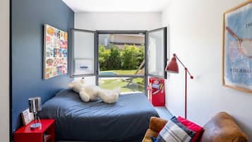 5 slaapkamers, een strijkplank/strijkijzer, reisbedje, wifi