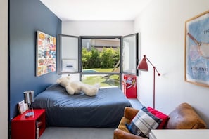 5 habitaciones, tabla de planchar con plancha, cuna de viaje y wifi 