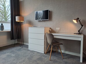 Habitación doble, baño privado | Decoración individual, mobiliario individual, wifi gratis y ropa de cama