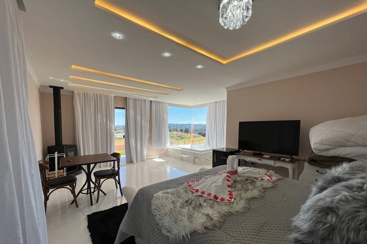 Premium bedding, Select Comfort beds, minibar, individually decorated