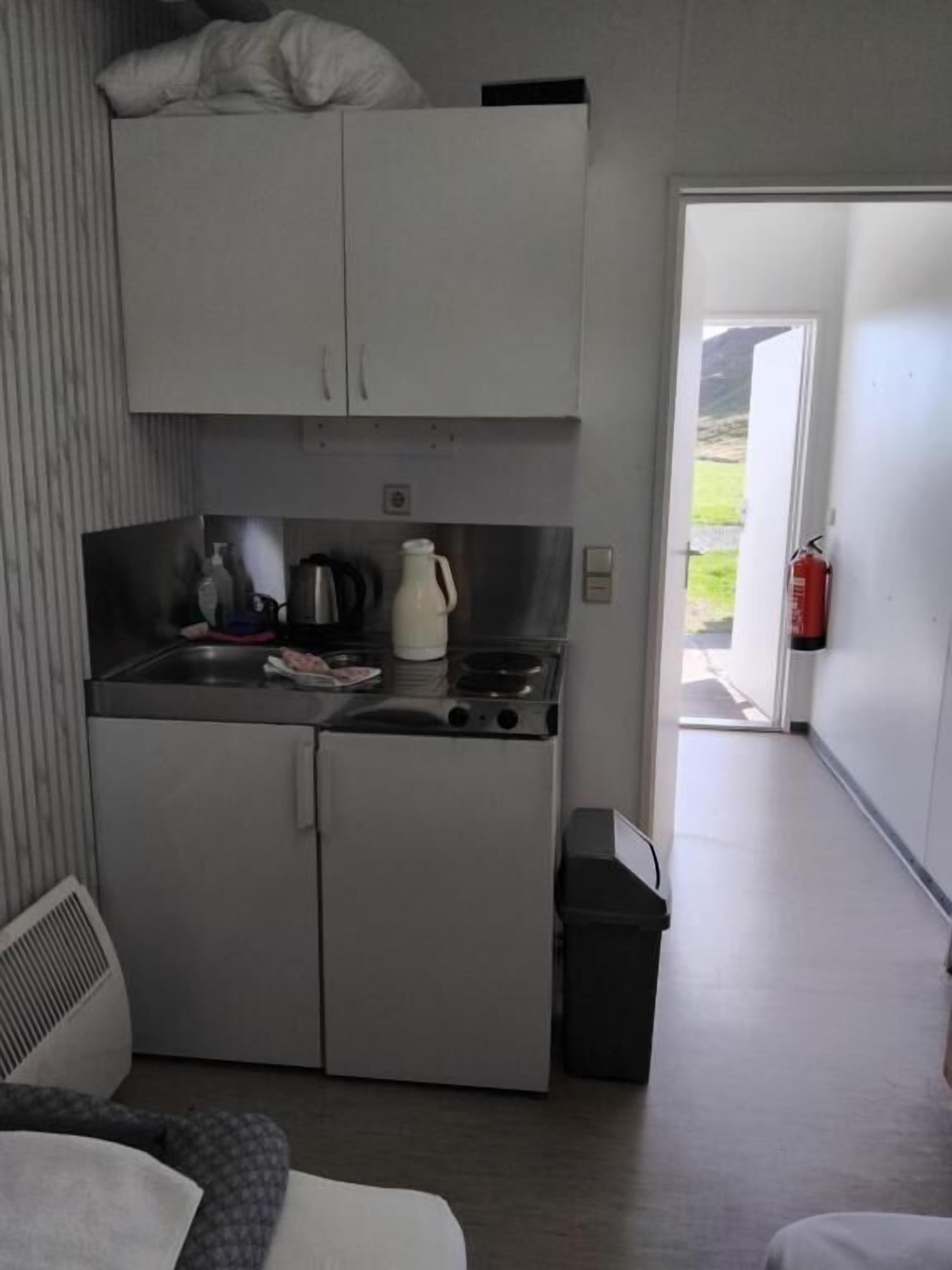 Economy Cabin | Free cribs/infant beds, rollaway beds, free WiFi, bed sheets