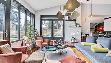 Télévision, cheminée