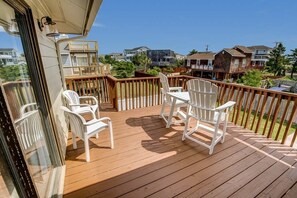 Enjoy the serene view from this outdoor deck with comfortable seating and a clear view of the surrounding neighborhood.