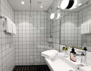 Shower, hair dryer, towels, soap - Best Western Plus Ten Hotel (Upplands Vasby)