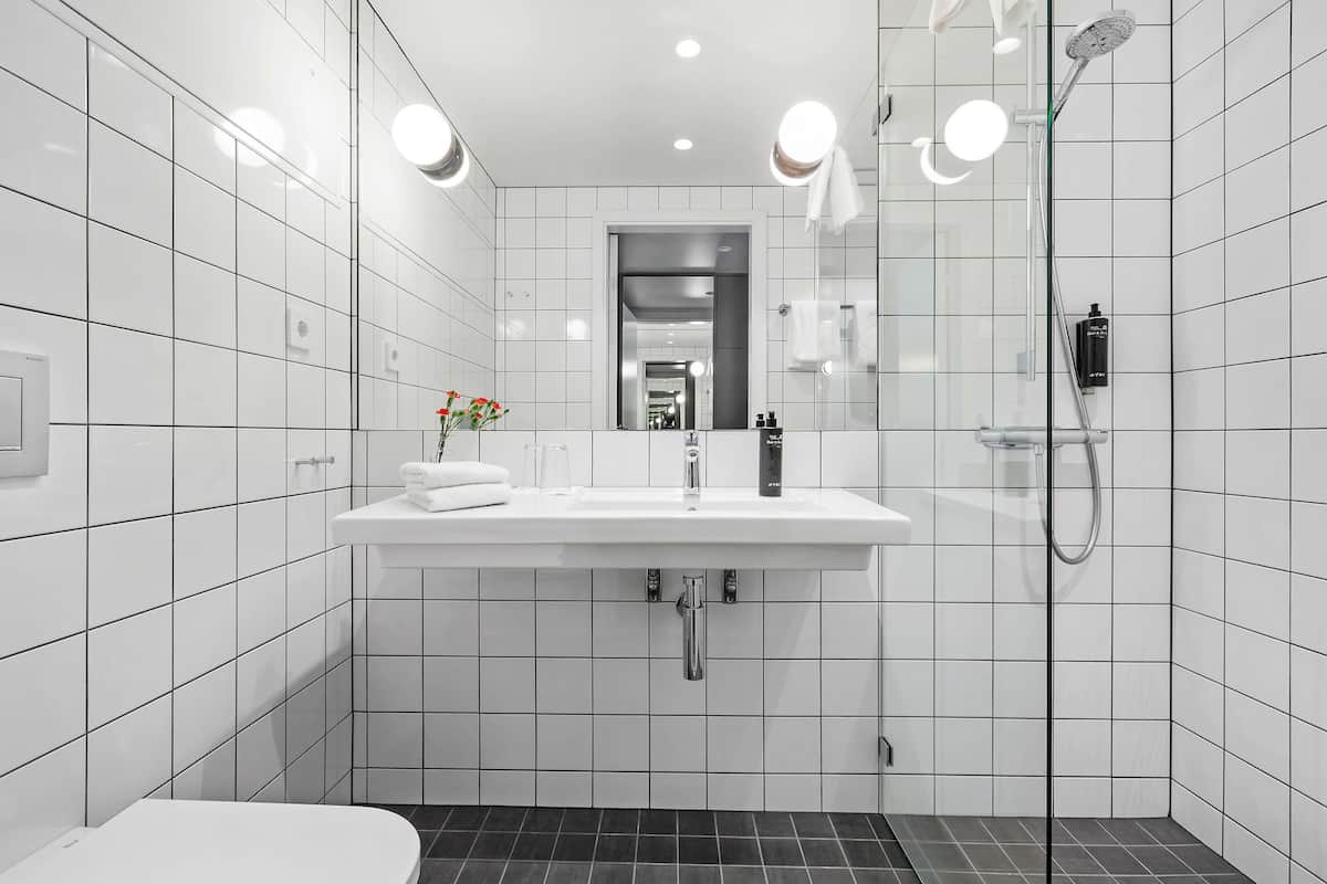 shower, hair dryer, towels, soap