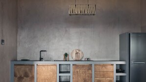 コーヒー / ティーメーカー、電子レンジ、調理器具と食器