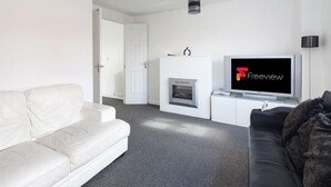 Comfort House | 4 bedrooms, laptop workspace, WiFi (free) - My-Places 4 Bed Town House - 3A (Manchester)