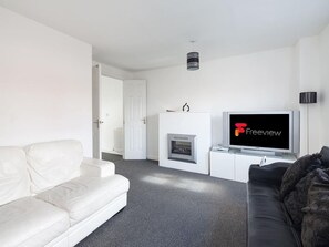 Comfort-Haus | 4 Schlafzimmer, laptopgeeigneter Arbeitsplatz, kostenloses WLAN