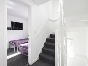 Interior - My-Places 4 Bed Town House - 3A (Manchester)