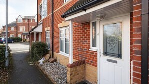 Exterior - My-Places 4 Bed Town House - 3A (Manchester)