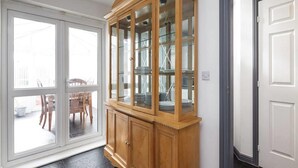 Interior entrance - My-Places 4 Bed Town House - 3A (Manchester)