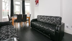 En 43-tommers LCD-TV med digitale kanaler