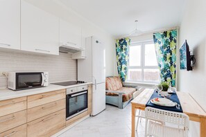 Apartment, 2 Bedrooms | Private kitchen | Full-sized fridge, microwave, oven, stovetop - FlatStar on Skhodnenskaya 11 (Moscow)