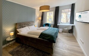 2 間臥室、獨特裝潢、布置獨特、書桌