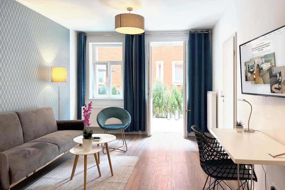 3-Zimmer Supreme Apartment mit 2 Schlafzimmern, 1 Wohnzimmer und Terrasse oder Galerie | 2 bedrooms, desk, iron/ironing board, WiFi (free)