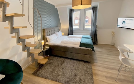 Deluxe Maisonette Apartment with 2 Bedrooms | 2 bedrooms, individually decorated, individually furnished, desk