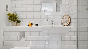 Unclassified image, 3 of 10, button - Onyx Luxury Stylish City Apartments (Birmingham)