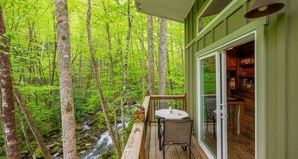 The Owl's Perch - Backwoods glamping cabin over amazing creek