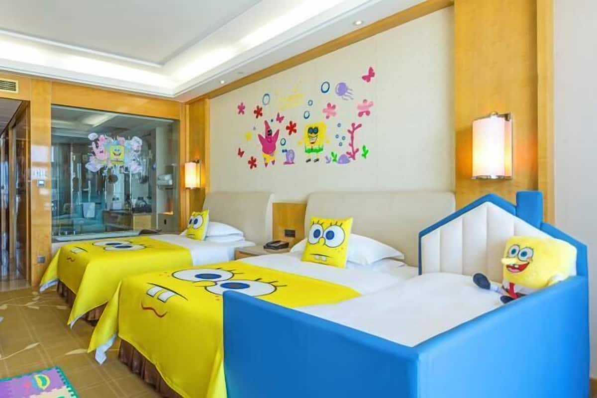 Cribs/infant beds