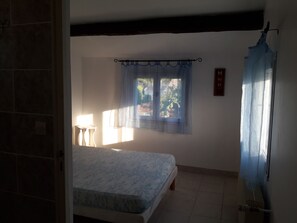 1 bedroom, iron/ironing board, WiFi - For your vacations, let's go visit the Provence ! (Bouches-du-Rhône)