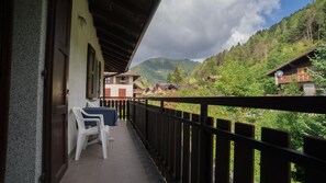 Basic-Apartment, 2 Schlafzimmer, Balkon, Bergblick | Ausblick vom Zimmer