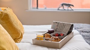 Dining - Onyx Luxury Stylish City Apartments (Birmingham)