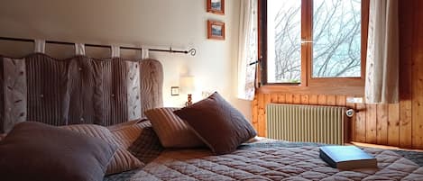 1 habitación, tabla de planchar con plancha y wifi
