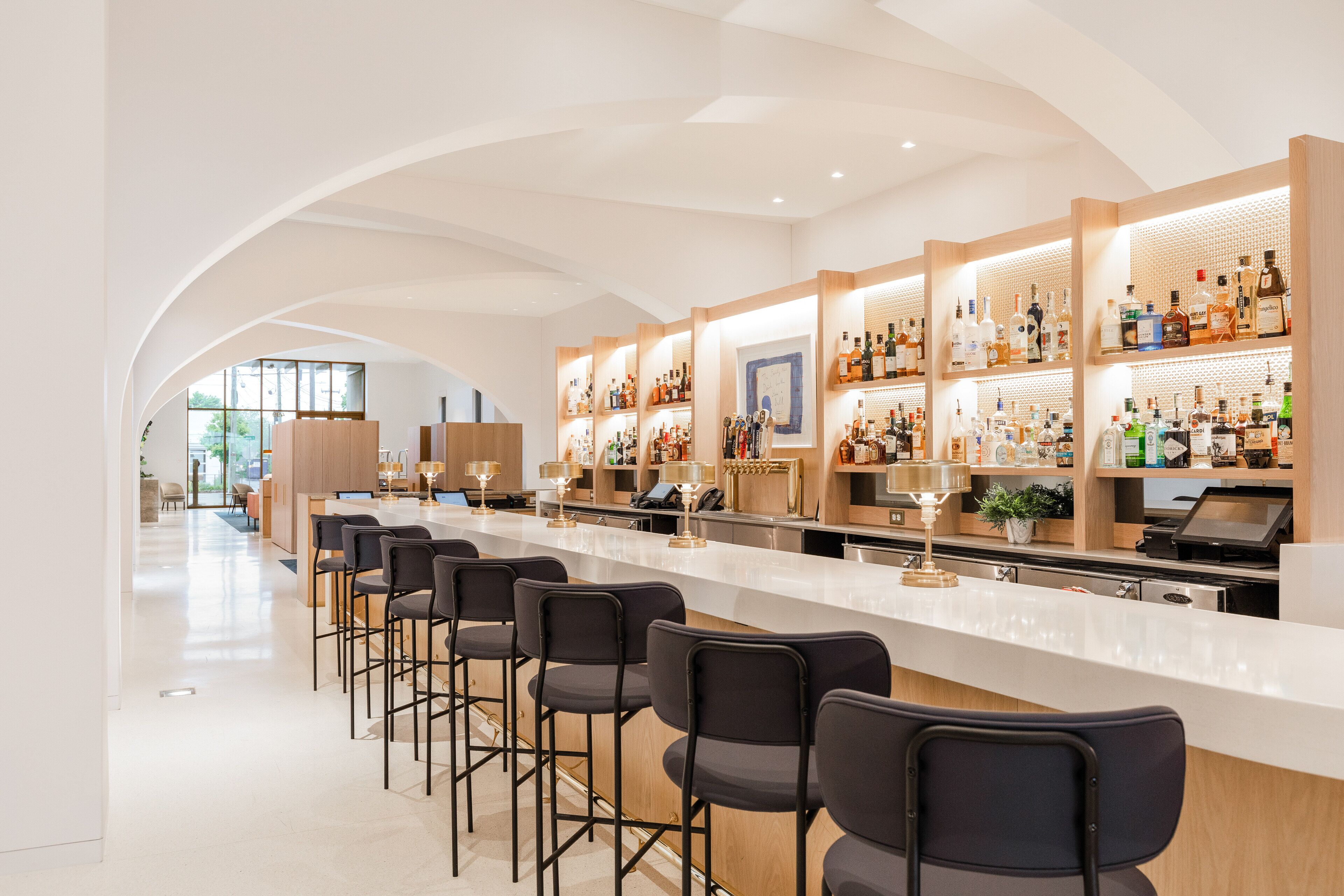 2 bars/lounges, lobby lounge