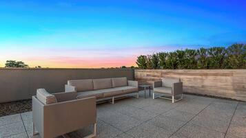 Suite, 1 King-Bett und Schlafsofa, Balkon | Terrasse/Patio