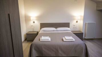 2 Schlafzimmer, Bügeleisen/Bügelbrett, Bettwäsche