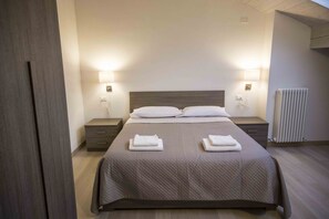 2 chambres, fer et planche à repasser, draps fournis