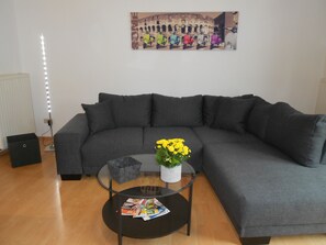 Living area - 🏙️ Modern vacation apartment for 6 people - close to the city center in Saarbrücken-Bübingen (Saarbrücken)