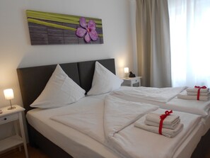 3 bedrooms, iron/ironing board, Internet, bed sheets - 🏙️ Modern vacation apartment for 6 people - close to the city center in Saarbrücken-Bübingen (Saarbrücken)