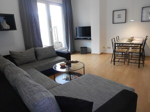 Living area - 🏙️ Modern vacation apartment for 6 people - close to the city center in Saarbrücken-Bübingen (Saarbrücken)
