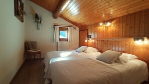 3 slaapkamers, een strijkplank/strijkijzer, wifi