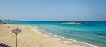 EMILY - 3Bed Villa within walking distance to FIG TREE BAY BEACH