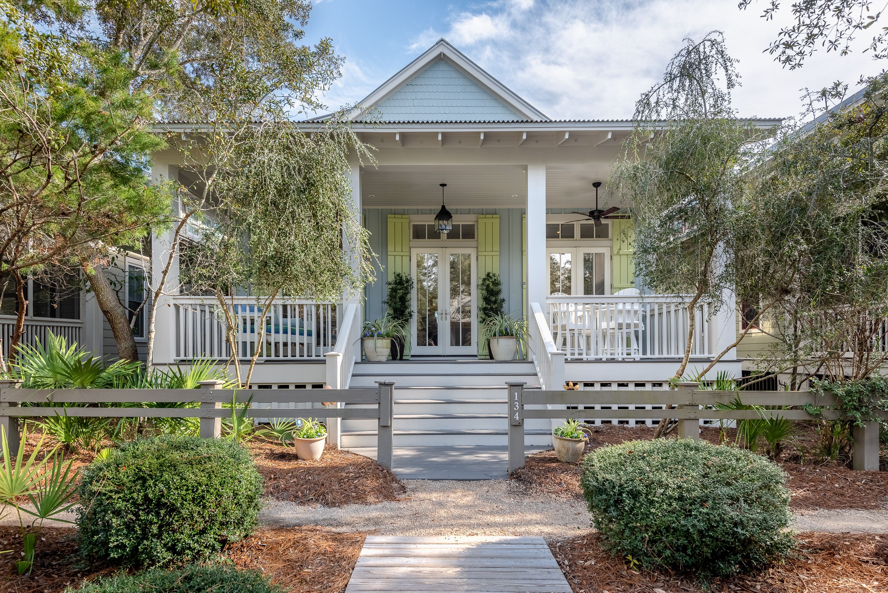 Beautiful Remodeled Home with Quick Stroll to Town Center and Beach Club