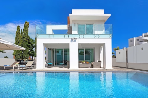 INDIGO  - 2Bed located in the CENTER OF PROTARAS FEW METERS FROM FIG TREE BAY BEACH