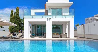 INDIGO - 2Bed befindet sich im Zentrum von Protaras nur wenige Meter vom FIG TREE BAY BEACH