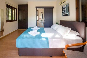 3 soverom, strykejern/-brett, internettilgang og sengetøy