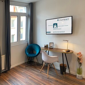 豪華公寓, 2 間臥室 | 起居區 | 32-吋平面電視、衛星頻道、電視